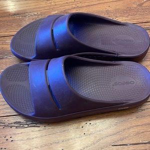 OOFOS slides. Burgundy/plum/merlot colored. Brand new. Never worn.